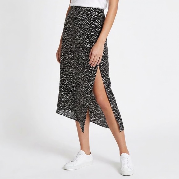 SHEIN Dresses & Skirts - SHEIN Black White Abstract Spot Print Midi Skirt XL Side Slit Elastic Waist